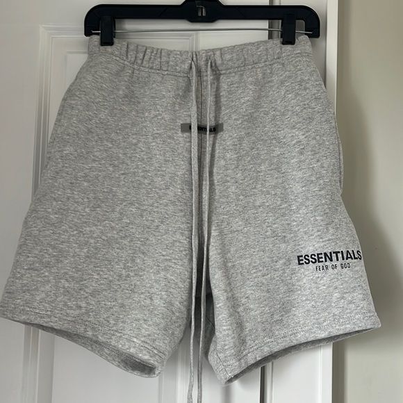 Essentials Gris